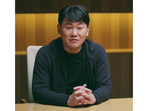 決算説明会で戦略を語る三木谷浩史社長